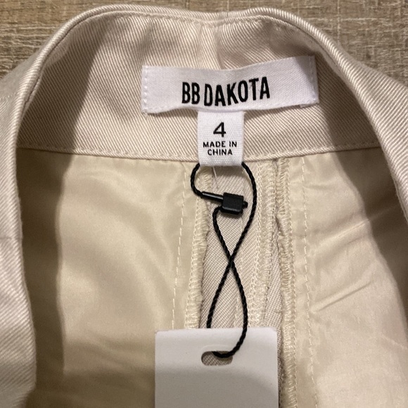 BB Dakota Eggshell Hight waist button up linen pleated shorts | NWT | 4 - Picture 7 of 10